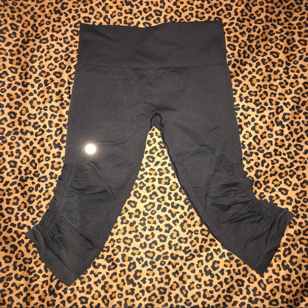 Lululemon EBB TO FLOW CROP BOTTOMS